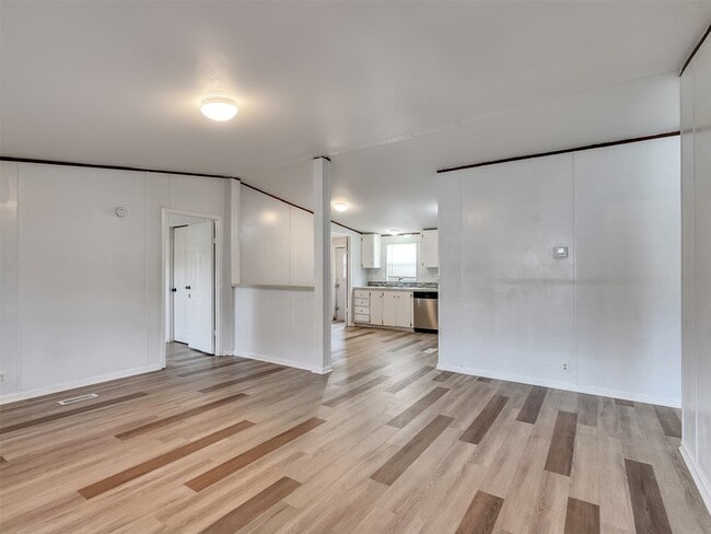 Building Photo - 25779 Almarie Dr