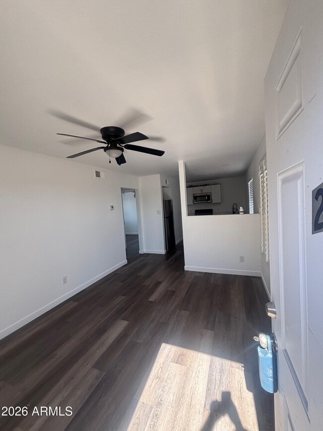 Building Photo - 7160 N 53rd Ave Unit Apt 2