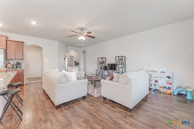 Photo - 207 Christopher Dr