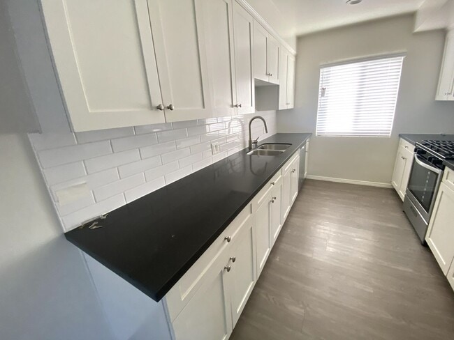 Photo - 4821 W 117th St Unidad #4