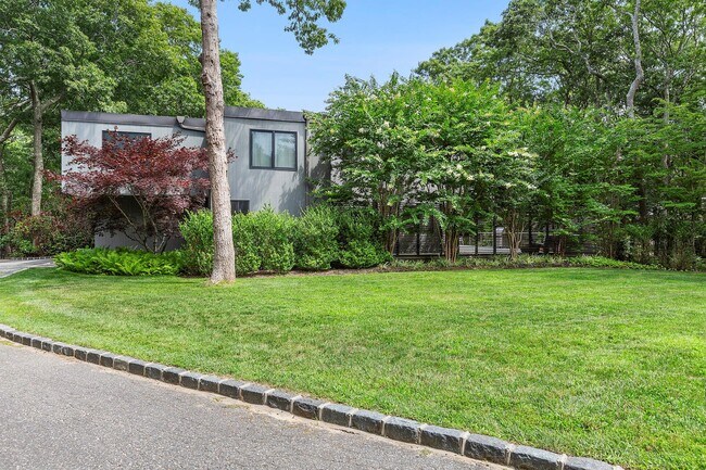 Photo - 6 Woodland Way House