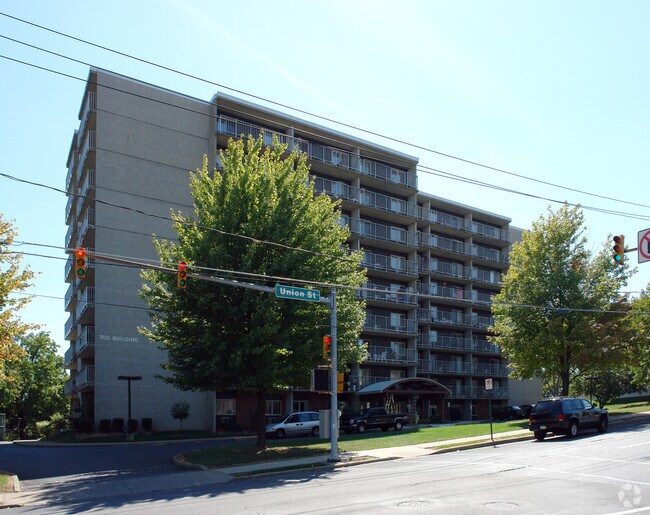 Photo - 700 Building