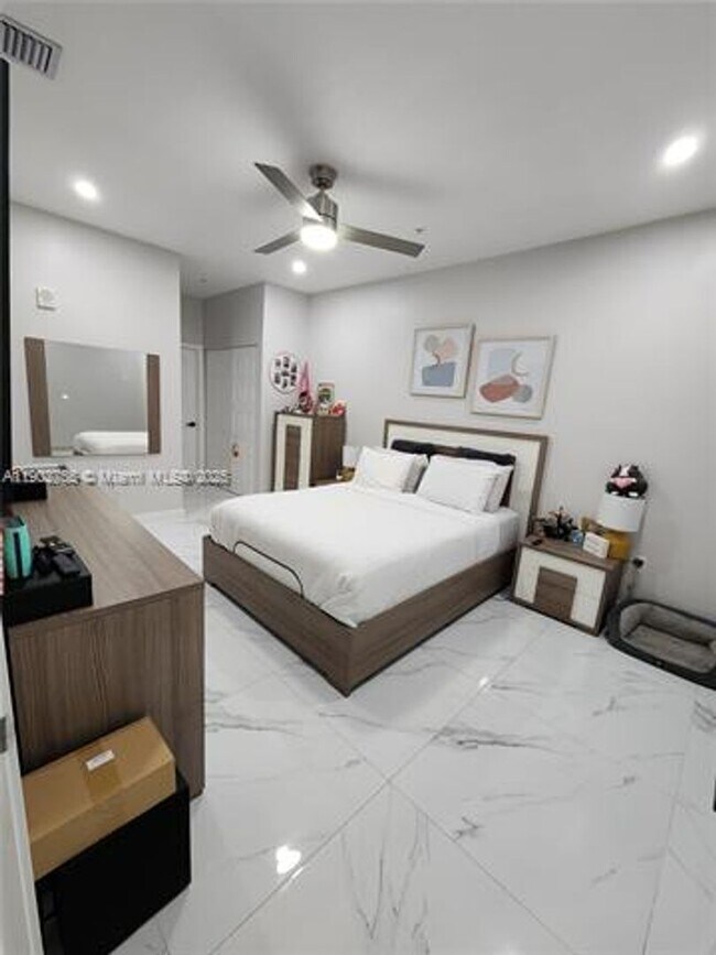 Photo - 8363 NW 41st St Unidad 8363 NW 41st St  A-105