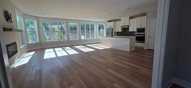 Photo - 11549 Helmond Way