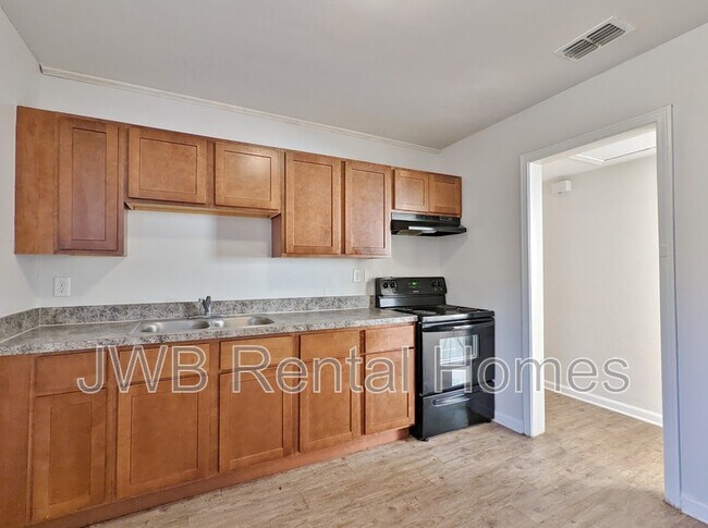 Photo - 2802 Justina Rd