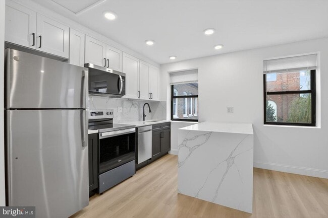 Building Photo - 712 N American St Unit 3