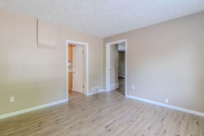 Photo - 916 Webster St