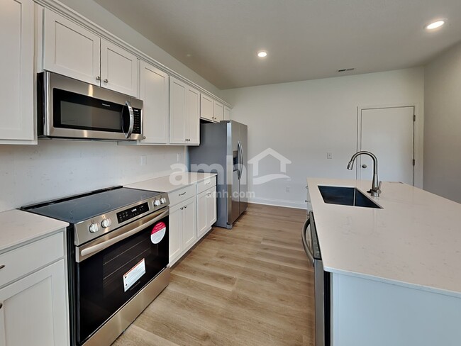 Photo - 419 Golden Maple Pl