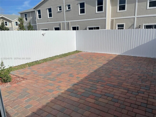 Photo - 906 SE 17th St