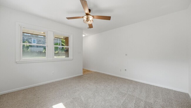 Photo - Great 2 bedroom close to UTC!