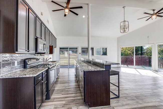 Photo - 4012 Tennis Club Rd