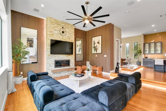 Photo - 1411 Hickory St