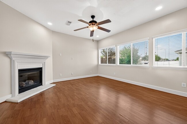 Photo - 6247 Settlers Lake Cir E