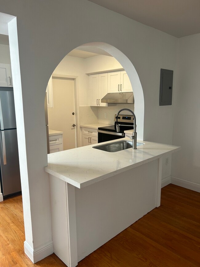 Photo - 1561 West Ave Unit BOUTIQUE JUNGLE OASIS ????