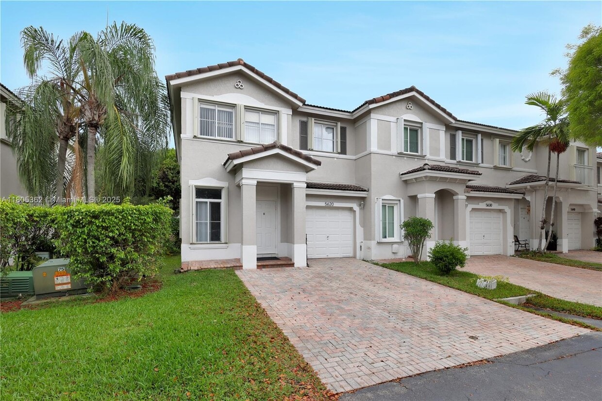 Photo - 5620 NW 113th Pl (Doral, FL)