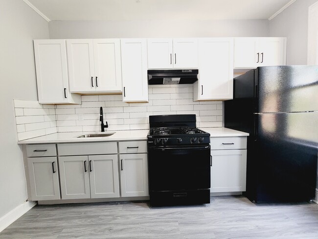 Building Photo - 230 Grant Ave Unit 2