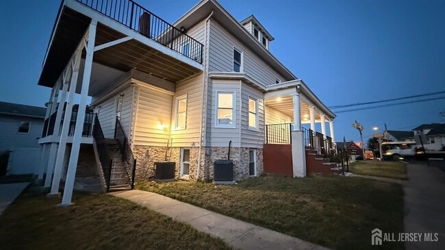 Photo - 153 Main St