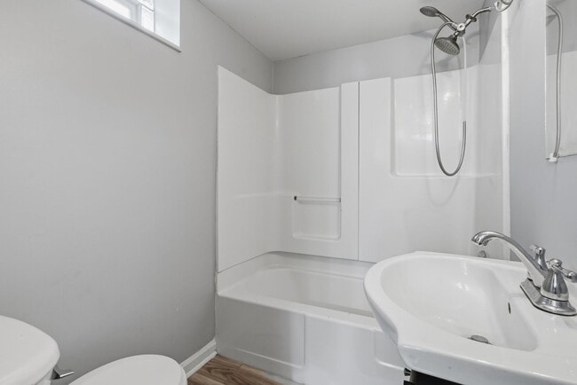 Photo - Newly Renovated 2 bedroom home in Carnegie available now!