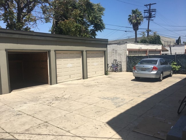 Parking - 1667 S Westmoreland Blvd Unit 1669