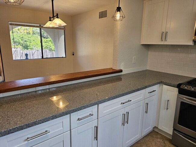 Photo - 1615 Olive St Unidad B
