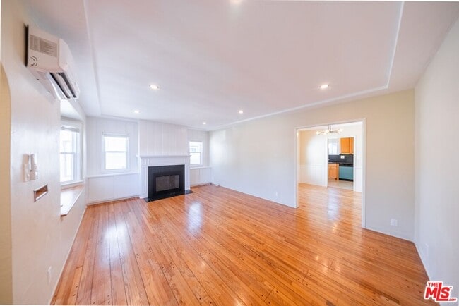 Photo - 2551 S Bentley Ave