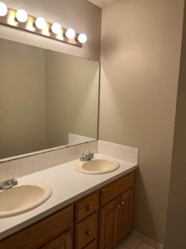 Photo - 5713 Remington Way