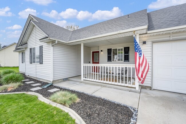 Building Photo - 10563 W Stonecrop Dr