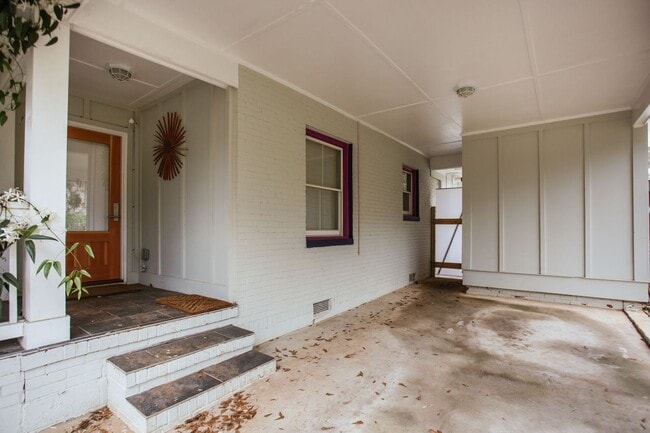 Photo - 284 The Plaza