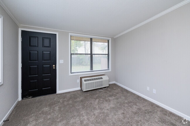 1BD, 1BA - 634SF - Bedroom