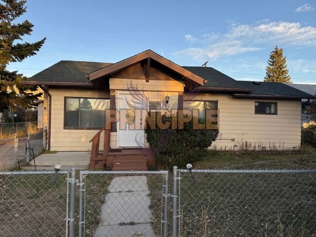 Building Photo - **For Rent: Charming 2 Bed, 1 Bath House i...