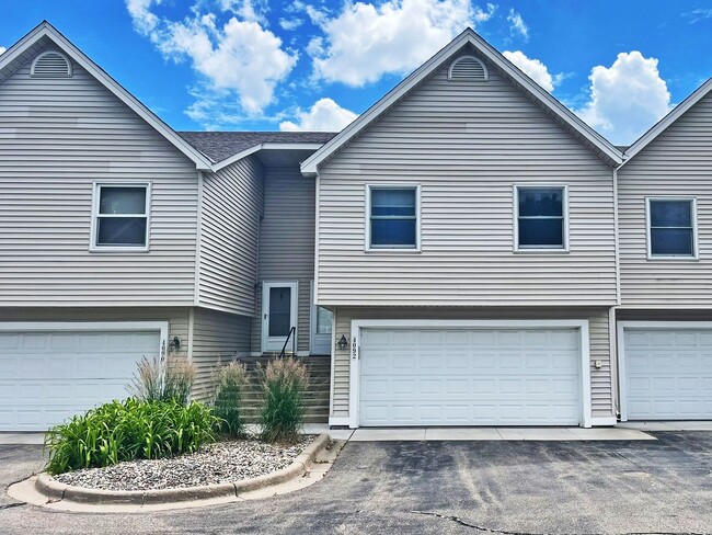 Building Photo - Beautifully Redone Modern Townhome with Large Deck, 2-Car Garage, Granite Kitchen, Vaulted Ceilin...