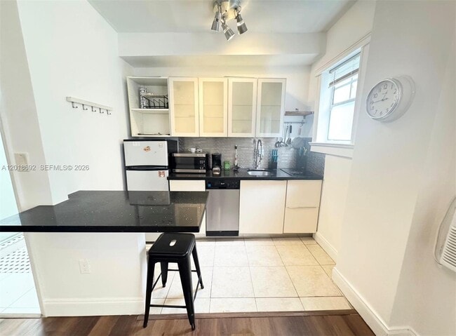 Building Photo - 1611 Michigan Ave Unit 4