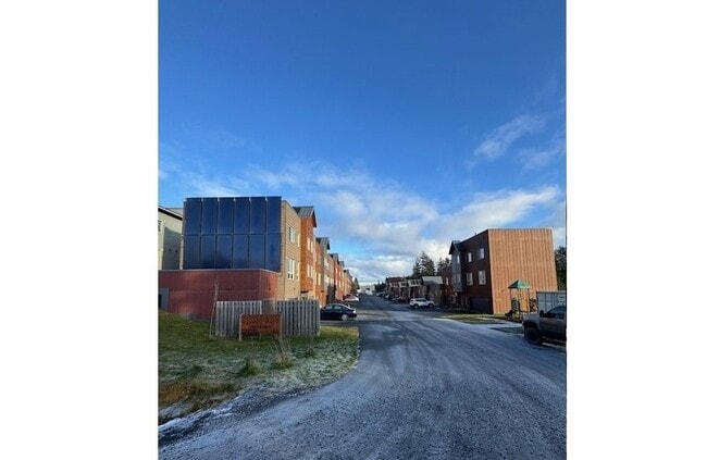 Photo - 529 Carroll Way