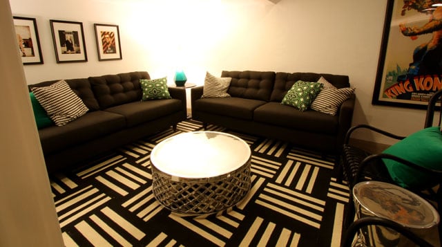 Building Photo - Burnside Villas Apartments...New York Style and Charm...CALL NOW!