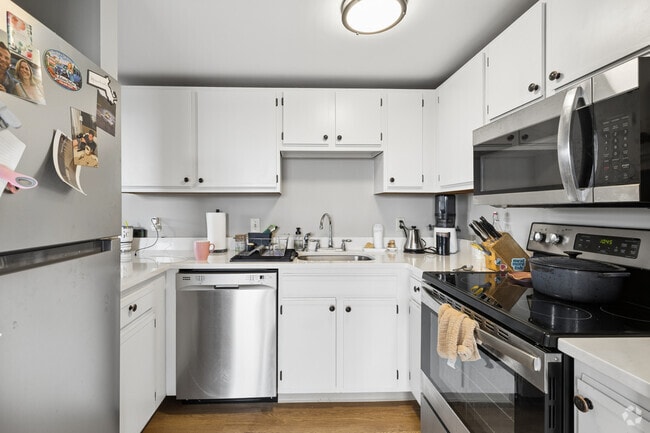 2BR, 1BA w/Den - 1,100SF - Kitchen