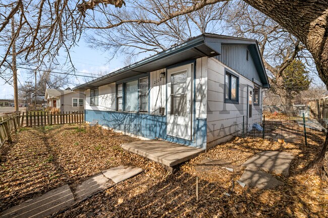 Photo - 2118 E 1st St N