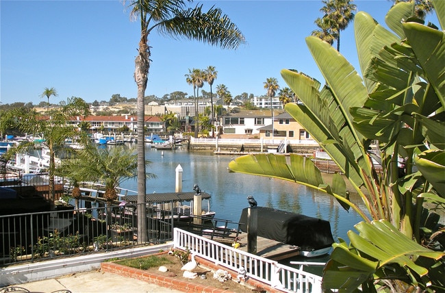 Disfruta de vistas abiertas de la risco y abrir basin de Main balcón. - 4104 River Ave