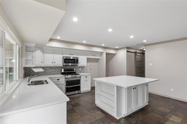 Photo - Spacious 3 Bed Home in The Colony – Fridge, Washer & Dryer Included!