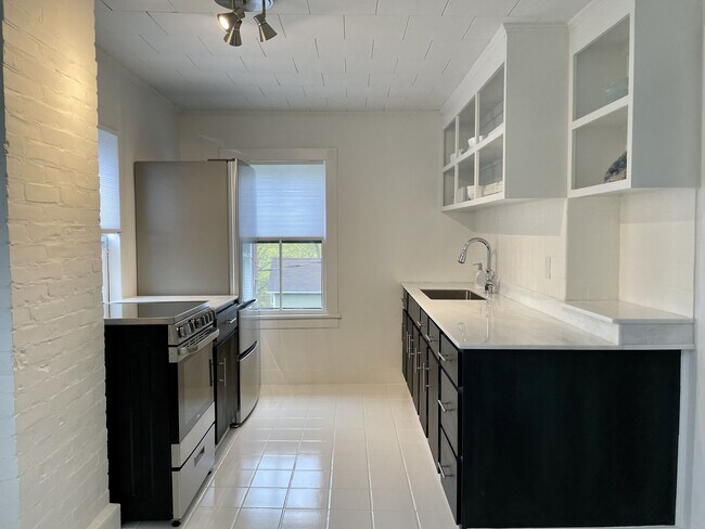 Photo - 141 West St Unit 2
