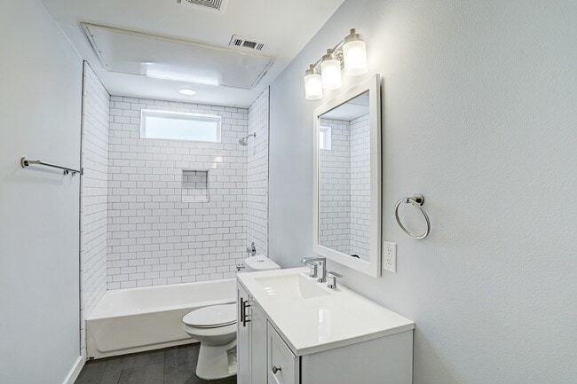 Building Photo - 225 N Everton St Unit 3