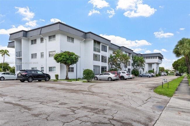 Building Photo - 4880 NW 22nd St Unit 205 Rental