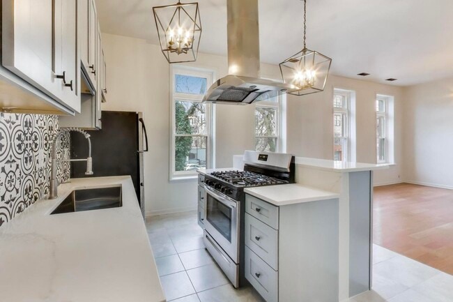 Photo - 600 N May St Unit 2R