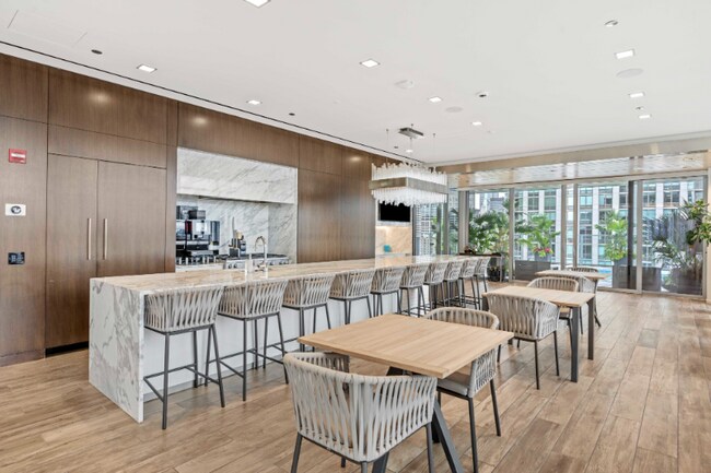 Photo - 9 E Huron St