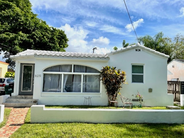 Photo - 625 NE 88th St