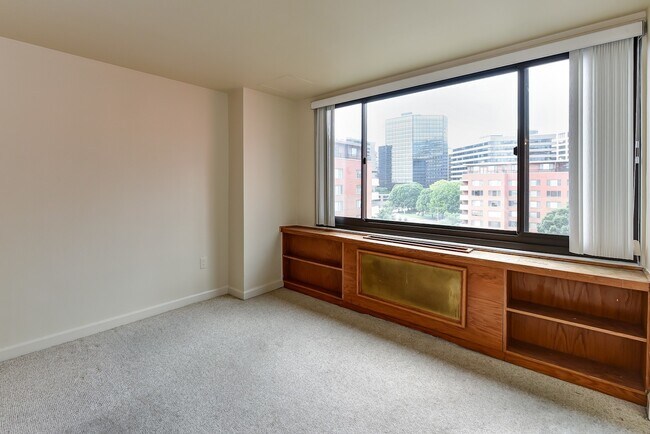 Photo - Spacious & Bright Studio at River Place East