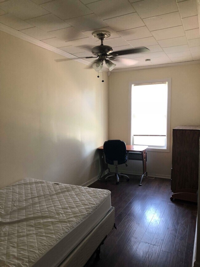Photo - 1436 E Genesee St Unit 3
