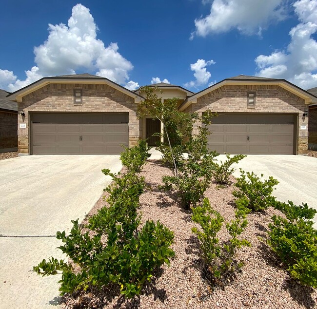3/2 Duplex in New Braunfels, TX - 3/2 Duplex in New Braunfels, TX Townhome
