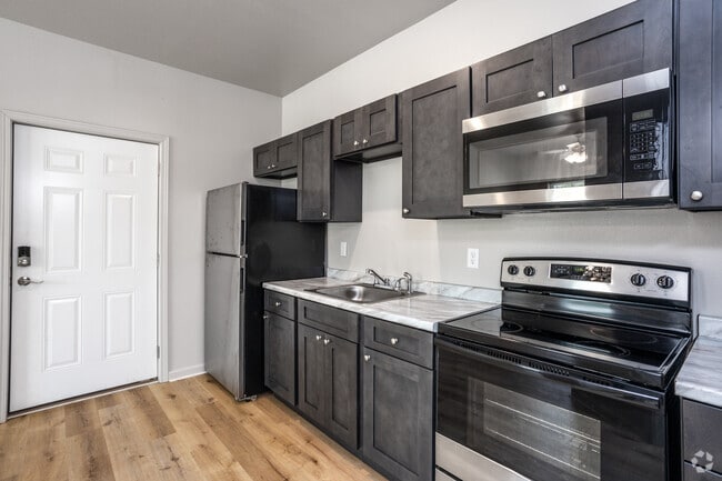 1BR, 1BA - 490SF - Kitchen