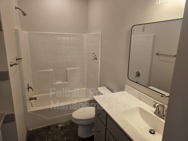 Photo - 405 N Logan Ln