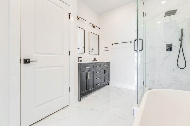 Photo - 5638 Dolores St